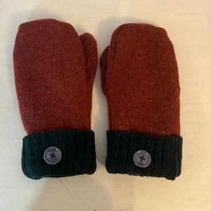Handmade wool gloves
